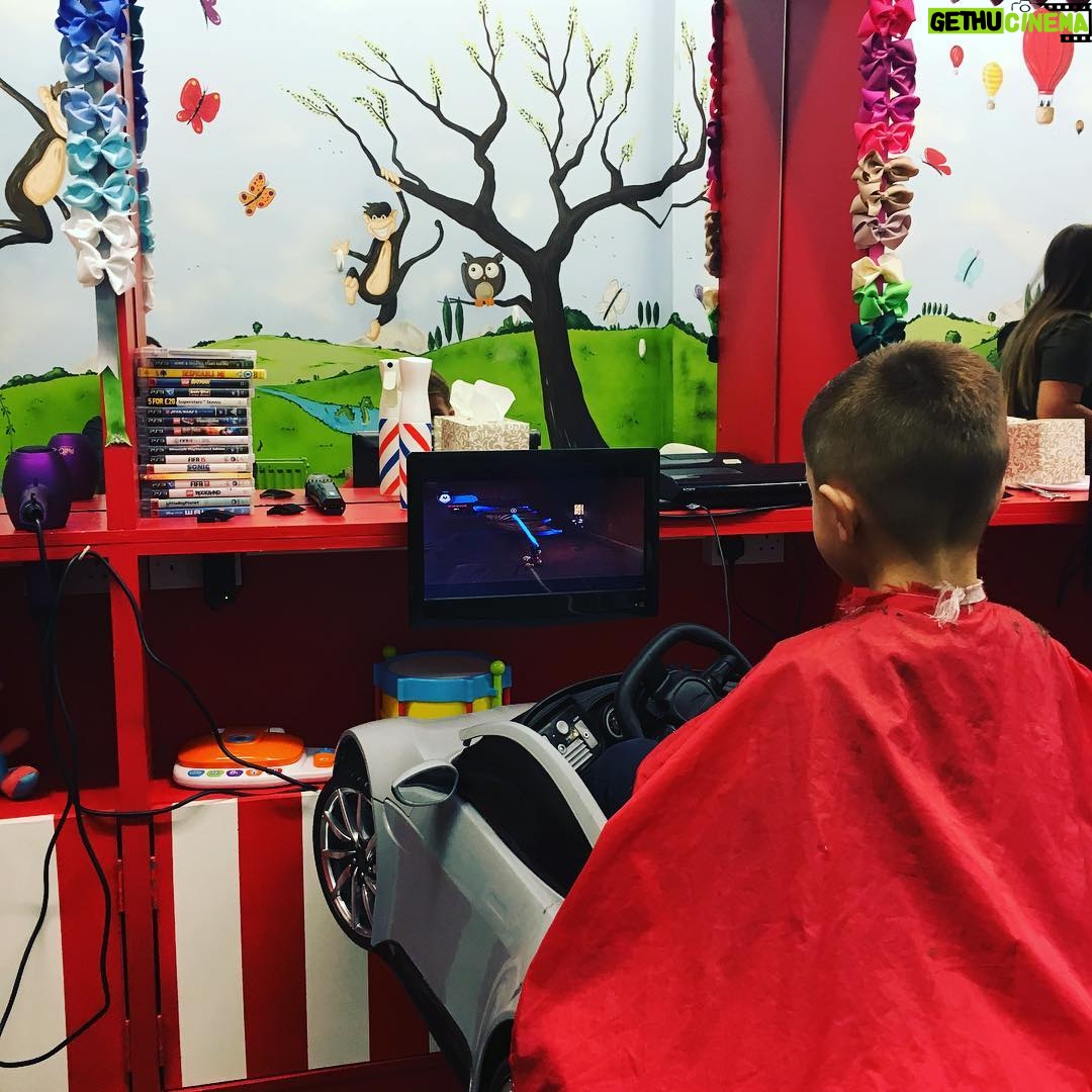 Danny Dyer Instagram - Puff Diddy playing PlayStation while he’s getting his Christmas wig chop at @littlefidgetshairdressers proper gaff for them naturally ratty children.