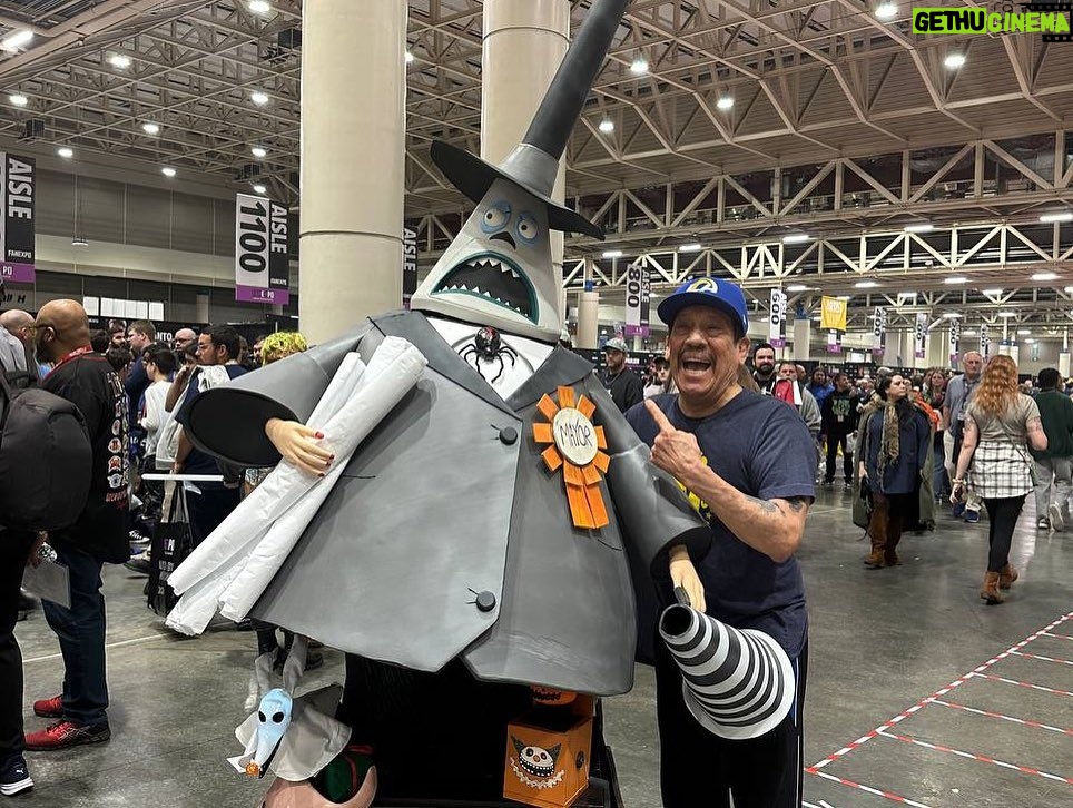 Danny Trejo Instagram - Machete does comic cons! More from this past weekend at @fanexponeworleans. We got RoboCop, Transformers, Scooby Doo, TMNT 80’s, Ahsoka, Ash, and so much more! Thank you New Orleans for a great weekend.