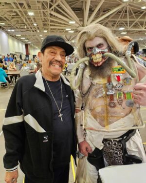 Danny Trejo Instagram - I have the best fans, just check out all these bad ass cosplays! Thank you @twincitiescon for a great weekend and everyone for coming out to see your Uncle Machete! 

#twincitiescon #dannytrejo #machete