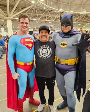 Danny Trejo Instagram - My two assistants ha ha they got my back! @twincitiescon

#twincitiescon #batman #superman #dannytrejo
