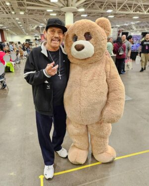 Danny Trejo Instagram - I have the best fans, just check out all these bad ass cosplays! Thank you @twincitiescon for a great weekend and everyone for coming out to see your Uncle Machete! 

#twincitiescon #dannytrejo #machete