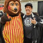 Danny Trejo Instagram – My two assistants ha ha they got my back! @twincitiescon

#twincitiescon #batman #superman #dannytrejo