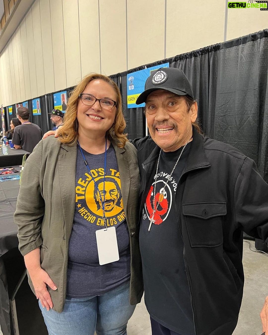 Danny Trejo Instagram - π Edward that's too short! Thank you Nashville and @musiccitymulticon for a terrific weekend, can't wait to come back again! #musiccitymulticon #comiccon #nashville #dannytrejo #machete #edwardscissorhands