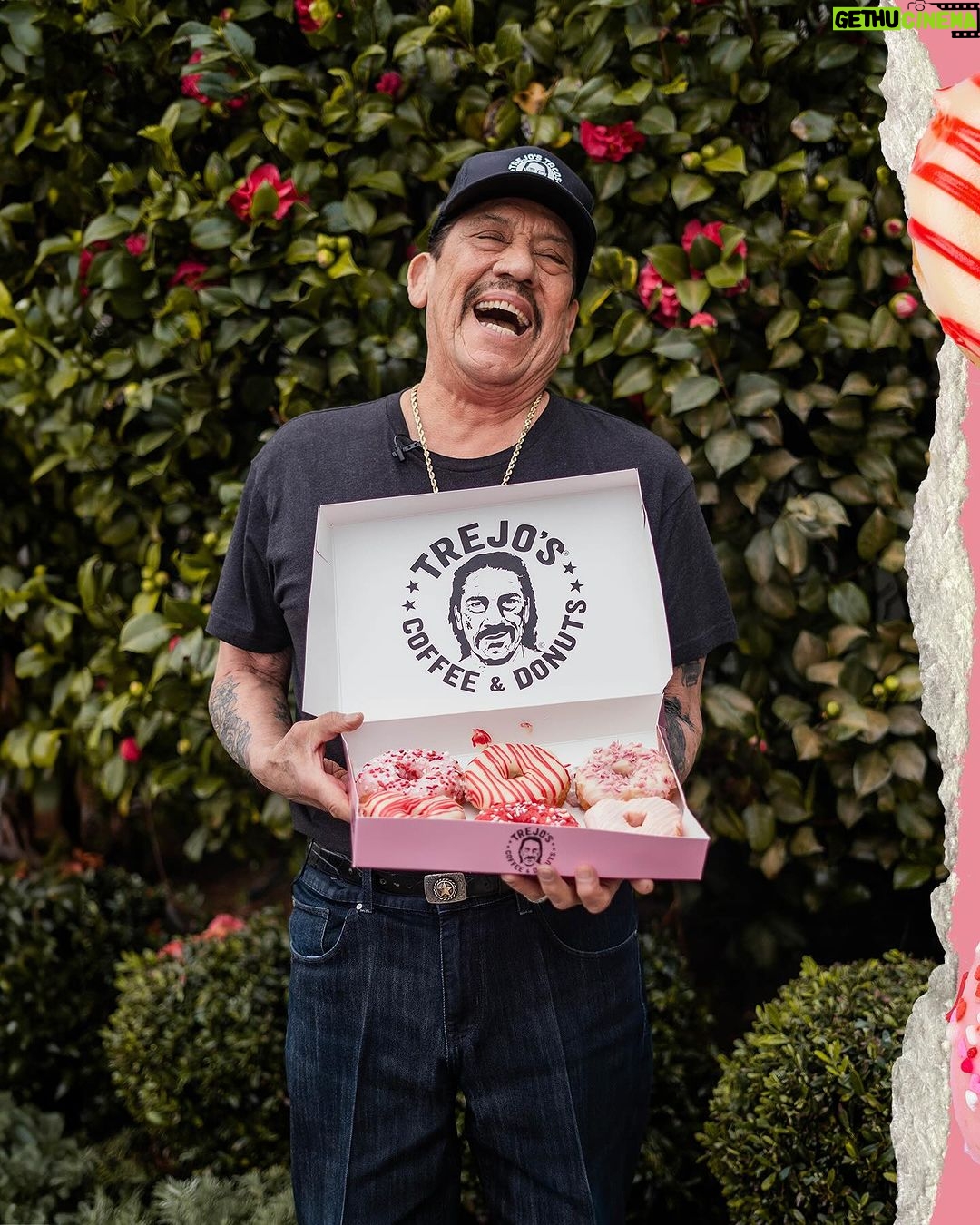 Danny Trejo Instagram - Treat your sweetheart to a sweet treat! 💕🍩 Delight your special someone this Valentine’s Day with a box of our deliciously sweet donuts! Choose from a variety of valentines themed donuts like our heart shaped donut, strawberry chocolate, and valentines cumpleanos. ❤️Heart Shaped❤️ Raised donut, white chocolate glaze with drizzle 🍓Strawberry Chocolate 🍫 Raised donut, white chocolate glaze sprinkled with strawberry chocolate 🥰Valentines Cumpleanos🥰 Raised donut, traditional buttermilk sprinkled with valentines sprinkles Open daily 7AM-4PM 📍6785 Santa Monica Blvd, Los Angeles #trejostacos #trejosdonuts #trejoscantina #trejoscerveza #trejosdonutsandcoffee #coffeeshop #losangeles #donuts #dannytrejo #breakfast #bakers #donutsandcoffee Trejo's Coffee & Donuts