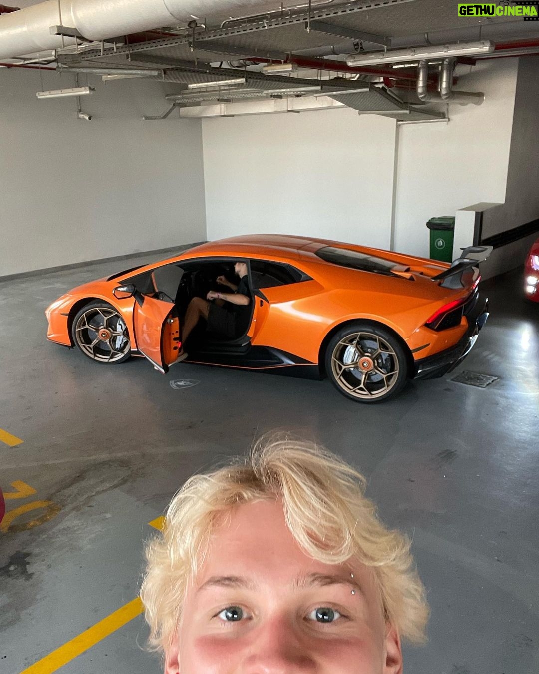 Danya Milokhin Instagram - 🚘🚘🚘🚘🚘 👟👟👟👟