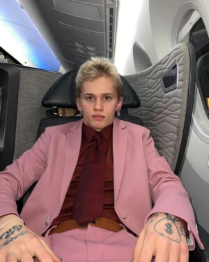 Danya Milokhin Instagram - Готов стать президентом🤝🤓 🇷🇺