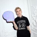 Danya Milokhin Instagram - ЧУВАКИИИ ВНИМАНИЕ! Запускаем СТАРТ продаж GoldAppleBox x Danya Milokhin в необычном формате — ОФЛАЙН!😱 Это значит, что уже завтра, 19 февраля, купить бокс можно будет в супермаркете в ТЦ Павелецкая Плаза в Москве! А главное: выдавать их буду Я с 16:00 до 19:00😍😍😍 Но не переживай, если не сможешь придти завтра. Позже будут доступны онлайн-продажи в интернет магазине! Цена бокса — 1 990 РУБЛЁВ ❗️Количество боксов ограничено. Отмечай друзей под этим постом, чтобы приходили тоже!💞 #ЗолотоеЯблоко