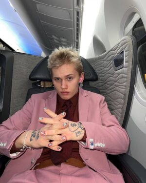 Danya Milokhin Instagram - Готов стать президентом🤝🤓 🇷🇺