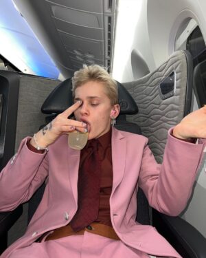 Danya Milokhin Instagram - Готов стать президентом🤝🤓 🇷🇺