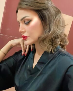 Dareen Haddad Instagram - فيكو ❤️ فيكتورين 
من مسلسل الضاحك الباكي اخراج أ/محمد فاضل 
يعرض حاليا على قنوات @cbcegypt @cbcdrama 
#الضاحك_الباكي #دارين_حداد #محمد_فاضل #نجيب_الريحاني #فيكتورين