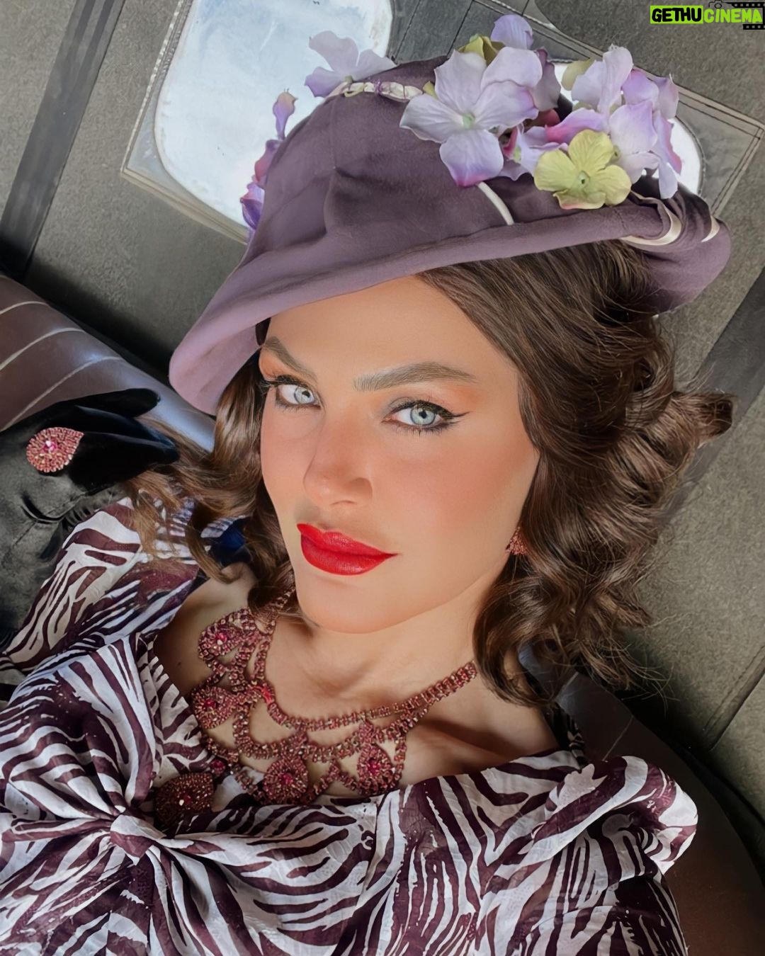 Dareen Haddad Instagram - فيكتورين من مسلسل الضاحك الباكي اخراج أ/محمد فاضل نجيب الريحاني 🎭 #دارين_حداد #الضاحك_الباكي🎭