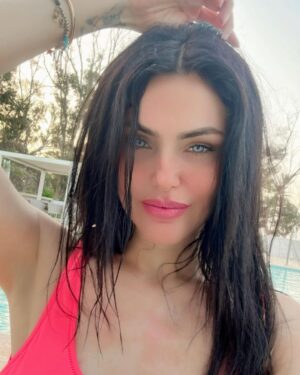 Dareen Haddad Instagram - 💖💕🥰🍭 just because it’s barbie season 
 #دارين_حداد #celebrities #vacation #tunisia #barbieseason
