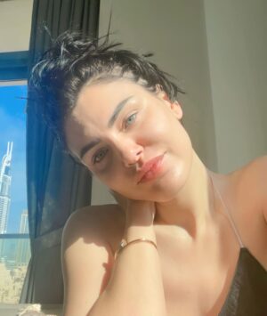 Dareen Haddad Instagram - Vitamin D from Uae ❤️🇦🇪🧿
#dxb #uae #homesweethome #celebritystyle #morningvibes #vitaminad #withoutmakeup #justwokeup #دارين_حداد