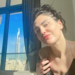 Dareen Haddad Instagram - Vitamin D from Uae ❤️🇦🇪🧿 #dxb #uae #homesweethome #celebritystyle #morningvibes #vitaminad #withoutmakeup #justwokeup #دارين_حداد Downtown Dubai