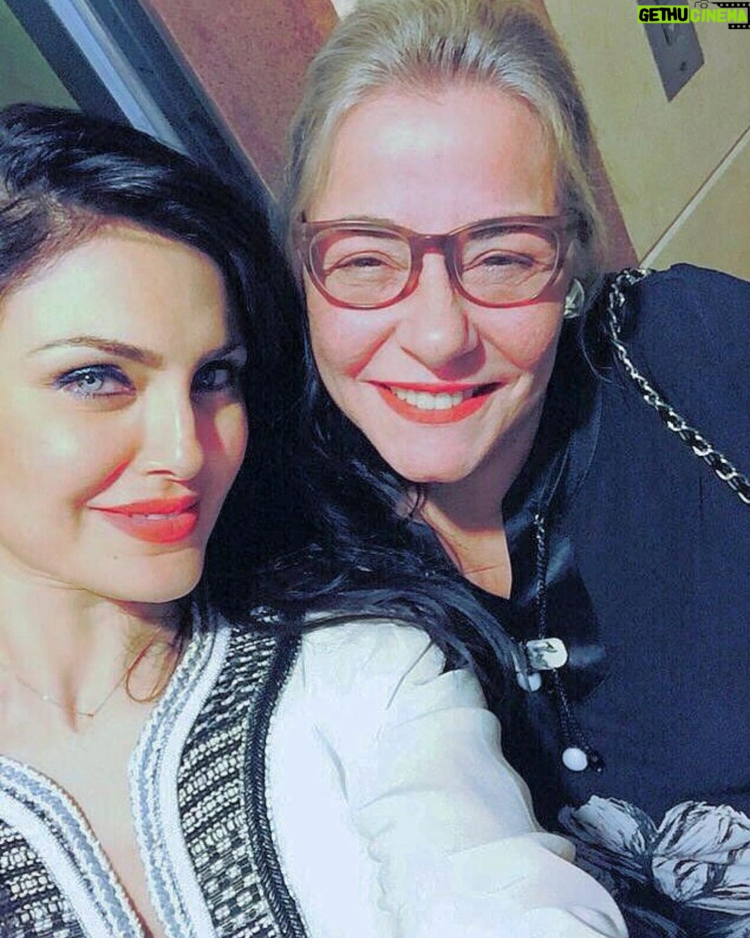 Dareen Haddad Instagram - في الجنة يا حبيبة القلب انتي هتوحشينا يا مهاااااااا 😭😭😭😭😭😭 عزاءي لشريف ولكل الاسرة الكريمة وللبنات حبايبي الله يصبركم …صورة في راس سنة 2015 💔 الله يرحمك 🙏🙏🙏🙏🥲🥲🥲 #مها_ابو_عوف #البقاء_لله #RIP #مها_أبو_عوف #مها_أبوعوف