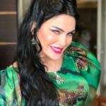 Dareen Haddad Instagram - The eighties 📽🎞📺🎄🎄🎄🎄🎄 Makeup & Style 80’s نيللي من مسلسل ستات بيت المعادي على @shahid.vod #ستات_بيت_المعادي #theeighties #دارين_حداد #celebritystyle