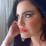 Dareen Haddad Instagram - The eighties 📽🎞📺🎄🎄🎄🎄🎄 Makeup & Style 80’s نيللي من مسلسل ستات بيت المعادي على @shahid.vod #ستات_بيت_المعادي #theeighties #دارين_حداد #celebritystyle