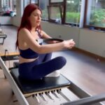 Dareen Haddad Instagram - Pilates DAY 💙💪🏻 Coach @pilates_with_heba ❤️😘 #pilates #pilatesday #goodvibes #withoutmakeup #redhair #دارين_حداد