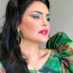 Dareen Haddad Instagram - The eighties 📽🎞📺🎄🎄🎄🎄🎄 Makeup & Style 80’s نيللي من مسلسل ستات بيت المعادي على @shahid.vod #ستات_بيت_المعادي #theeighties #دارين_حداد #celebritystyle