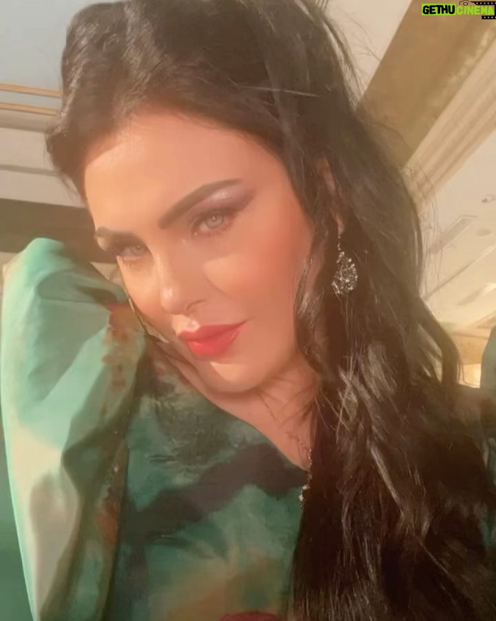 Dareen Haddad Instagram - The eighties ๐ฝ๐๐บ๐๐๐๐๐ Makeup & Style 80โs ููููู ู
ู ู
ุณูุณู ุณุชุงุช ุจูุช ุงูู
ุนุงุฏู ุนูู @shahid.vod #ุณุชุงุช_ุจูุช_ุงูู
ุนุงุฏู #theeighties #ุฏุงุฑูู_ุญุฏุงุฏ #celebritystyle
