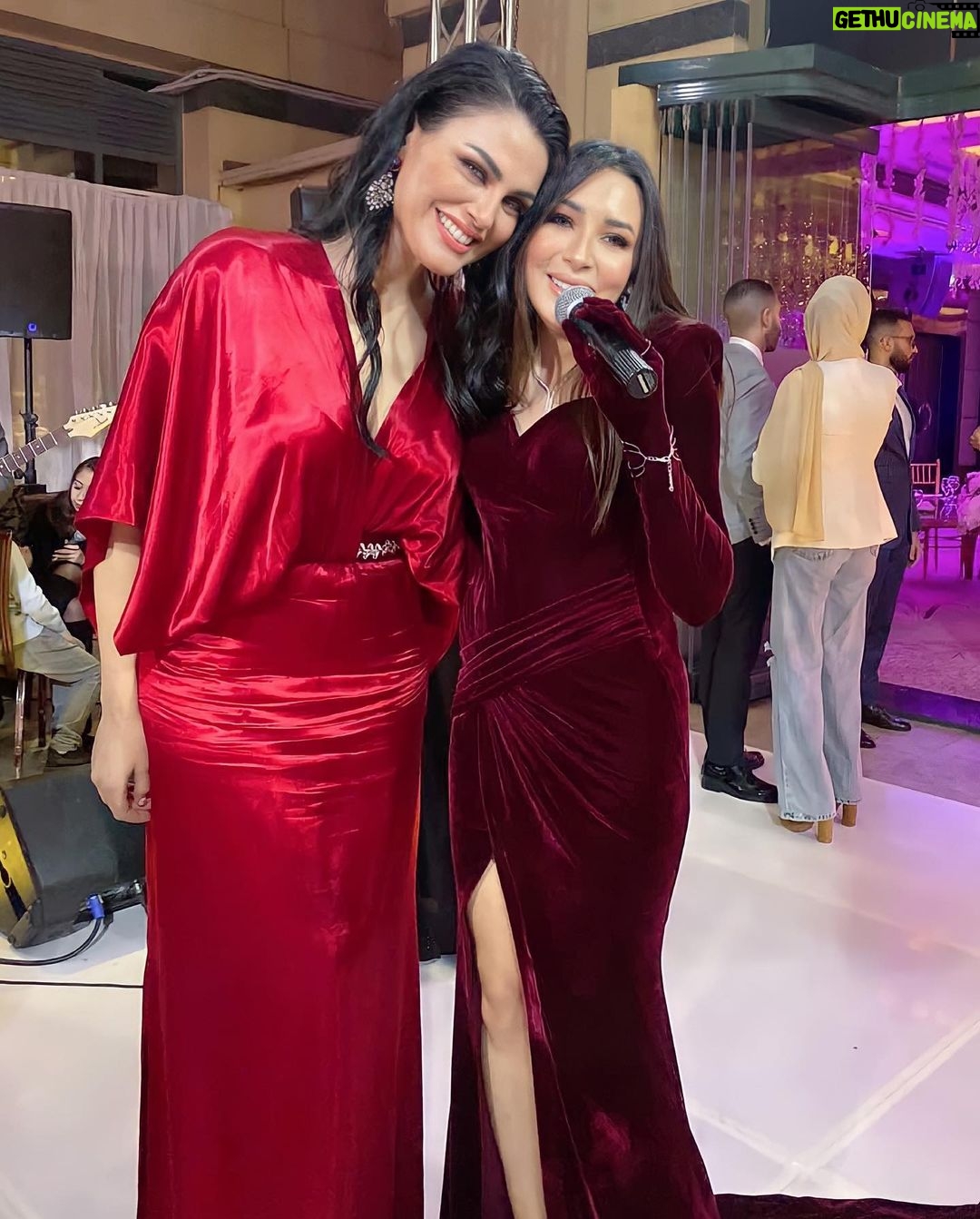 Dareen Haddad Instagram - About last night..👰🏻♀️🥂 More of this look, I'm in love with my style and my adorable friends ❤️🧿 فرح جميل باصحابه عقبالكم 🎉 Special thanks for @paulafashionhouse @amsol.showroom ❤️ Hair @muhamadalajaan Makeup @dareen_haddad 😉 Pictures by mobile @eslamgamalahmed 😂❤️👏👏 #weddingflowers #friendsforever #celebritystyle #دارين_حداد Fairmont Nile City - Cairo
