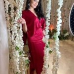 Dareen Haddad Instagram - About last night..👰🏻‍♀️🥂 More of this look, I'm in love with my style and my adorable friends ❤️🧿 فرح جميل باصحابه عقبالكم 🎉 Special thanks for @paulafashionhouse @amsol.showroom ❤️ Hair @muhamadalajaan Makeup @dareen_haddad 😉 Pictures by mobile @eslamgamalahmed 😂❤️👏👏 #weddingflowers #friendsforever #celebritystyle #دارين_حداد Fairmont Nile City - Cairo