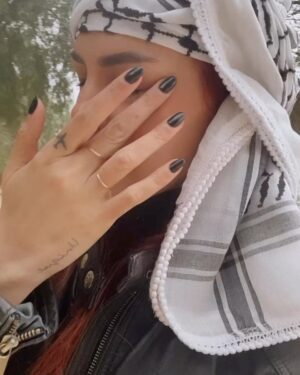 Dareen Haddad Instagram - UAE desert 🔥🪵🦌 @telalresortalain 
#desertsafari #uae #alaindesert #gazzal #goodvibes #adventure #dubai #dubailife #dubaidesert #desertstyle #freindsforever #dxbdesert #safaridubai #redhair #vacation #relax #thesimplelife