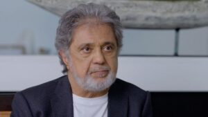 Dariush Eghbali Instagram - همبستگی؛ نیاز امروز برای نجات ایران پنجشنبه ساعت ۲۱ بوقت تهران پخش از شبکه‌ی ایران‌اینترنشنال #همبستگی_یعنی @ayenehfoundation @pouriazeraati ‎#مثلث_همبستگی #همبستگی #همبستگی_ملی #پذیرش #تفاهم #اتحاد #رهایی #آزادی
