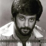 Dariush Eghbali Instagram - ‎‫می‌تونم برای خوبیت، واسه سادگیت بمیرم…‬ گل بارون‌زده: ایرج جنتی عطایی / سیاوش قمیشی / آندرانیک / داریوش