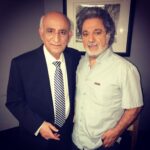 Dariush Eghbali Instagram - پرویز کاردان عزیز از پیشکسوتان تئاتر و تلویزیون ملی ایران بود که پس از انقلاب، علیرغم محدودیت‌های مختلف، همچنان با عشق به تولید برنامه‌های تلویزیونی در آمریکا ادامه داد. او به مسئولیت رسانه‌ها در فرهنگ‌سازی، آموزش و پیشگیری از آسیب‌های اجتماعی متعهد بود و سالها پیش که مدیریت تلویزیون اندیشه را داشت با در اختیار قرار دادن ساعاتی مناسب برای پخش برنامه‌های آموزشی بنیاد آینه، کمک‌رسان من و همکارانم در تحقق این اهداف بود. یادش گرامی