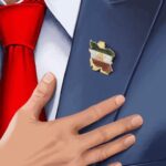 Dariush Eghbali Instagram – .
این عقربه تند زمان است، که خندد
‎بر راه دراز و قدم آهستگی ما
‎ما جمله اسیران من و مایی خویشیم
‎اینجاست همان علت صد دستگی ما 

‎هموطنان عزیز

‎انقلاب ایران وارد فاز تازه‌ای شده است و نیازمند راه‌کارهای تازه است. معتقدم که فعالین و مردم داخل ایران، رهبران واقعی جنبش آزادی‌خواهانه وطنمان هستند و بیشترین هزینه را هم میدهند. اپوزیسیون خارج از کشور تنها میتواند حامی آنها باشد و باید با گسترش صادقانه خواسته‌های مردم ایران در سطح بین الملل، انقلاب آنها را تقویت و رژیم جمهوری اسلامی را تضعییف کند

‎همه مخالفین رژیم جمهوری اسلامی، علیرغم اختلافات عقیدتی، در «نه به جمهوری اسلامی» و «زن، زندگی، آزادی» هم‌عقیده و همصدا هستند. این نقاط مشترک باید پایه‌ای شوند برای همبستگی در ابعاد بزرگتر، چرا که حمایت از مردم ایران و در نهایت فروپاشی و گذر از رژیم حاکم در ایران، بیش از هر چیز نیازمند همصدایی همه ماست

در این راستا و به نوبه خود، در میان افراد خارج از ایران، آقای رضا پهلوی را گزینه مناسبی برای نمایندگی اپوزیسیون خارج میدانم. معتقدم ایشان بیش از دیگران میتوانند نقشی مفید در جهت بازتاب صادقانه خواسته‌های آزادی‌خواهانه مردم داخل ایران در سطح بین‌الملل ایفا کنند

‎همانطور که ایشان بارها اعلام کرده‌اند، من هم این نقش را تنها برای دوران گذر از جمهوری اسلامی مفید و موجه میدانم. پس از آن، فقط انتخاباتی سالم با حضور آزاد تمام طیف‌های سیاسی و قومیتهای مختلف، همه برابر با یک رای، نوع نظام سیاسی ایران و رهبران آن را تعیین خواهد کرد

‎داریوش اقبالی