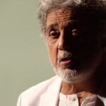 Dariush Eghbali Instagram - . من راه تو را بسته، تو راه مرا بسته امید رهایی نیست وقتی همه دیواریم مخالفت یا موافقتِ احساسی و قضاوت بدون اطلاع کافی، از نقاط ضعف برخی از ماست. شایعه‌های سطحی را بیشتر از واقعیات عمیق می‌پذیریم چرا که آسان‌تر است. دستگاه‌‌های امنیتی حکومت ایران سالهاست از این مساله برای هدایت افکار عمومی و ایجاد اختلاف در جامعه استفاده کرده‌اند. باید آگاه‌تر باشیم، باید هوشمندانه شایعات را از واقعیات تفکیک کنیم و در این روند حتی گاهی به باورهای خود شک کنیم. بدون توجه به حاشیه‌ها و حرکت‌های مغرضانه، به طور مستقل فکر کنیم، بدون پیش‌داوری تحقیق کنیم و بر اساس مستندات قضاوت کنیم. در این صورت، حتی اگر با حرکتی و تفکری مخالف باشیم، به جای برخورد احساسی و زودگذر، بر آن نقدی منطقی و سازنده خواهیم داشت. این فرآیند قدم بزرگی در جهت حذف تفکر مخرب «هر که با من نیست، بر علیه من است» خواهد بود و در راستای شناخت همدیگر، درک و پذیرش تفاوتهای یکدیگر و در نهایت ایجاد همبستگی است. این ویدیو قطعه‌ای از برنامه «همبستگی یعنی…» گام‌ اول: پذیرش، می‌باشد. نسخه کامل آن در کانال رسمی داریوش در یوتیوب در دسترس است. #همبستگی #همبستگی_یعنی #ایران #زن_زندگی_آزادی