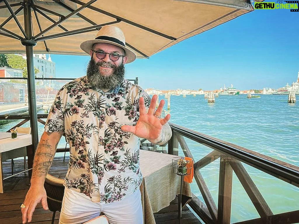 Darko Peric - 87.5K Likes - Two more days and ciao 2021...Enjoy the moment!!!
Photo by @davide___lombardi
#pma #carpediem