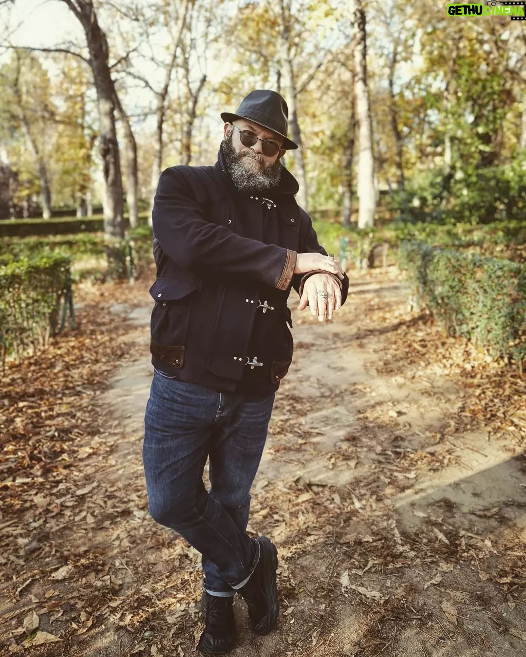 Darko Peric Instagram - Jesen, a ja lud i zanesen!🍁 #pma #otoñoenmadrid Parque del Retiro
