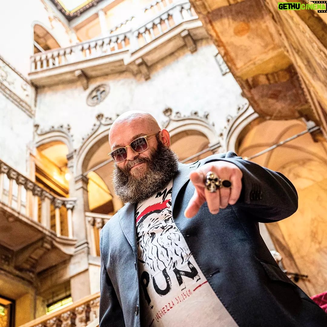 Darko Peric - 153.8K Likes - Sunday mood...Punks with style!!!
#pma #punkstyle
📷 @gabrielebasilico
@fusaroantonio1893
@filippobragatt