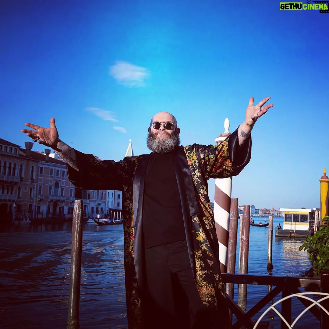Darko Peric - 135.3K Likes - Venice was a blast!!!
Thanks everybody for making it possible!!!
Grazie mille tutti!!!
📷 by @vicenzo_valentee
Style @simoneguidarelli
#pma #venicefilmfestival