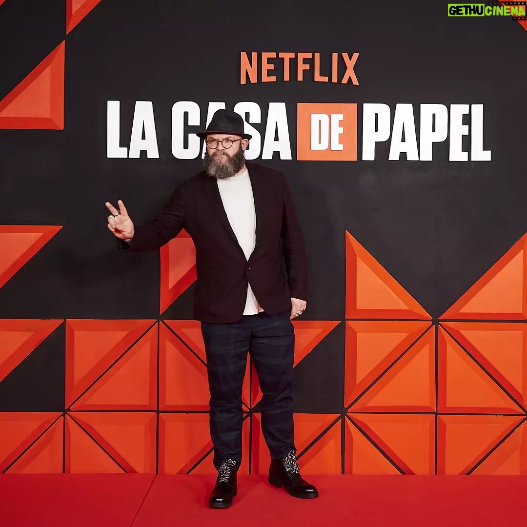 Darko Peric - 123.3K Likes - Last night was a blast... All my love to my family !!!
Viva la resistencia!!!
Hasta siempre !!!
#lacasadepapel