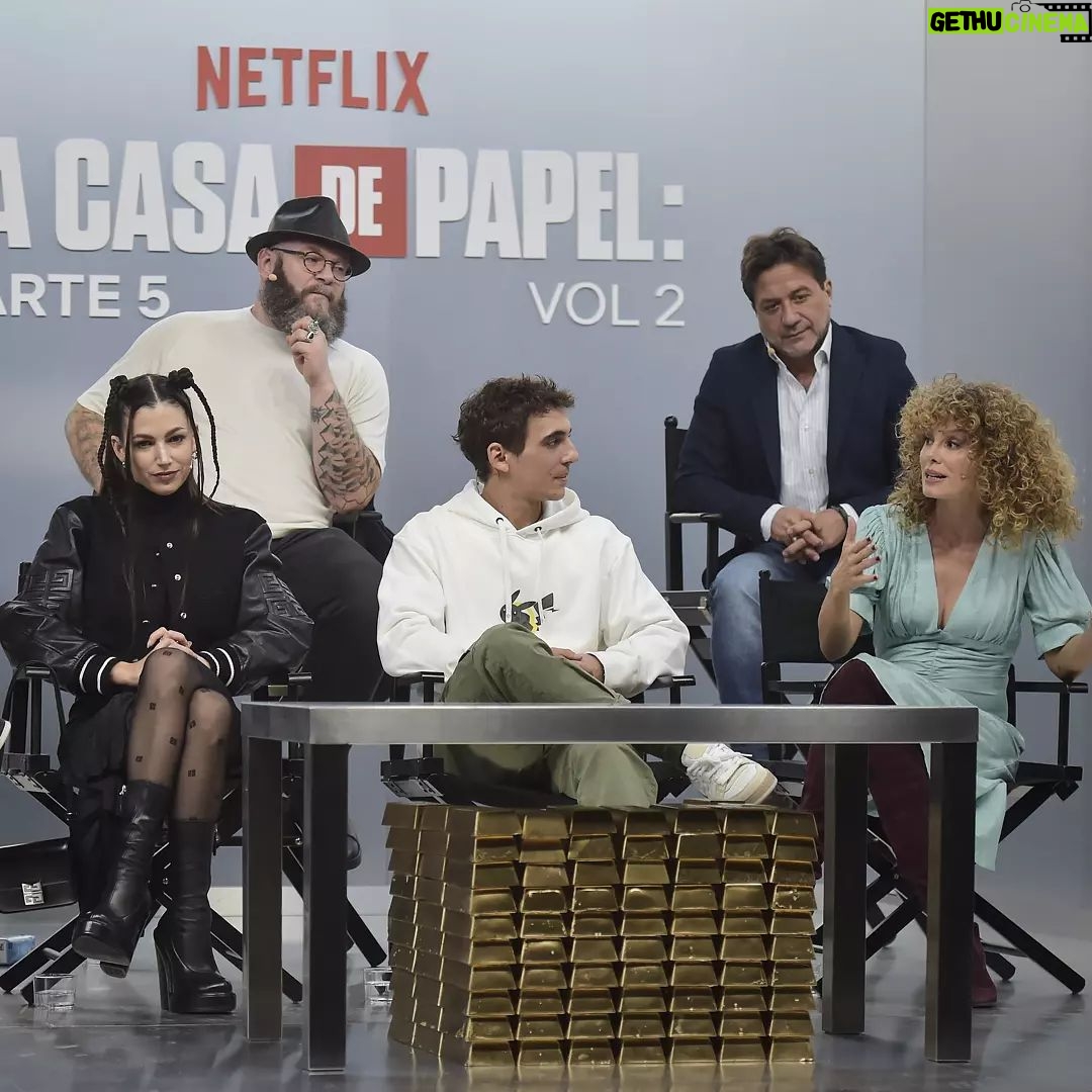Darko Peric - 123.3K Likes - Last night was a blast... All my love to my family !!!
Viva la resistencia!!!
Hasta siempre !!!
#lacasadepapel