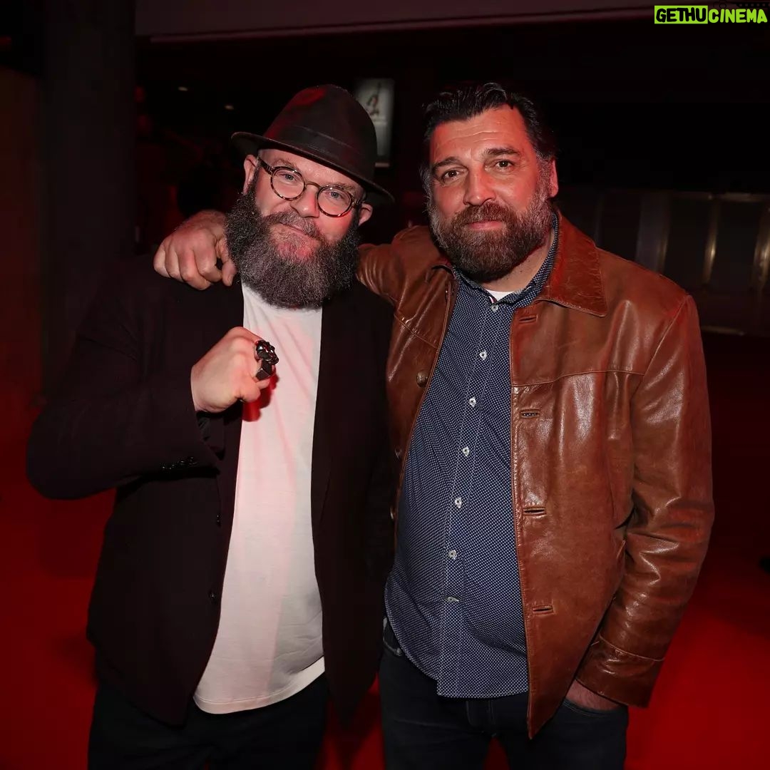 Darko Peric - 123.3K Likes - Last night was a blast... All my love to my family !!!
Viva la resistencia!!!
Hasta siempre !!!
#lacasadepapel