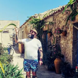 Darko Peric Instagram - I just fall in love with amazing Sicily!!! Magic places and beautiful people, thanks everyone for making it possible... Special thanks to "Complete Evacuation Crew"!!!
I'll be back soon!!!
#pma #sicilia #completeaevacuation