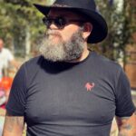 Darko Peric Instagram – When @goliveira the director of the only Western Festival in Europe @awff_oficial tells you that the hat looks good on you and also takes a picture of you like that, the only thing you can do is buy the hat and enjoy the best Western film festival, in the magical place of the desert of Tabernas. Yiiiihaaaaa!!!

Cuando @goliveira el director del único Western Festival en Europa @awff_oficial te dice que el sombrero te queda bien y además te hace una foto así, lo único que puedes hacer es comprarte el sombrero y disfrutar del mejor festival de cine Western, en el mágico lugar del desierto de Tabernas. Yiiiihaaaaa!!!!
#wildwest #neowestern #pma Desierto de Tabernas