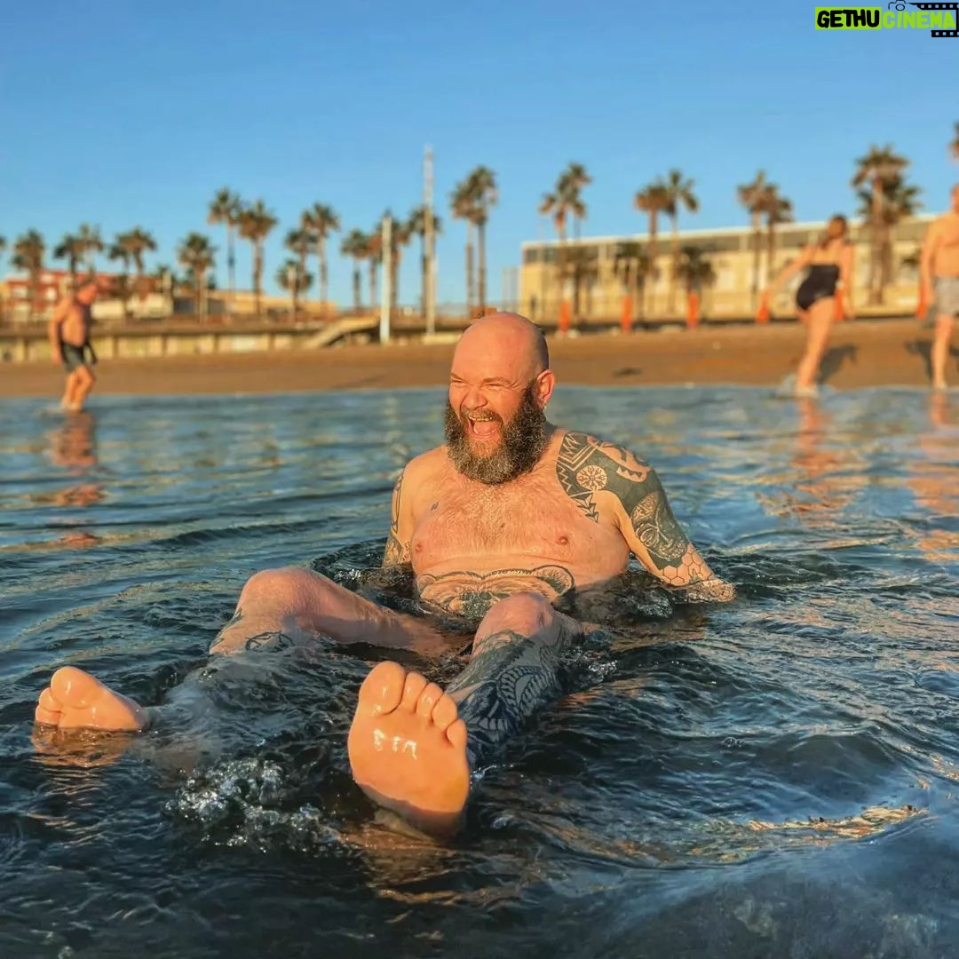 Darko Peric - 78.8K Likes - I had an amazing expirience this morning with a great group of people, thaks to Martin and his @impact.barcelona project!!!
Morning training and a bath after!!! Keep rocking baby!!!
#pma #mensanaincorporesano
#impactbarcelona