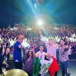 Darren Criss Instagram - my dear 🇲🇽 you never cease to traer el fuego! muchas gracias a todos mis amigos! the show was totalmente chido 🤘😎 thank you @ocesa @frontonmexico for bringing me back to CDMX❕ 📸 pro shots : @liliestradamx 📱bro shots : @dylansaunders @rockerrick Mexico City, Mexico