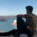 Darren Criss Instagram - BONZER! Stoked to finally announce a run of shows in Australia! I’ve always been so appreciative of the support I’ve had throughout the years from down under, from the YouTube days to TV and Broadway and beyond. And I’m not here to f*k spiders m8, you bet I’ll be bringing all those tunes with me. Can’t wait to finally have a singalong with all you lovely folks who’ve been waiting patiently for them in the southern hemisphere. Special thanks to @michaelcasselgroup for making this happen. Here’s some pics from my last visit to celebrate how excited I am to not only return, but to get to see more of Oz! 🤘😎🇦🇺 Adelaide 9/3 Canberra 9/4 Melbourne 9/5 Hobart 9/7 Sydney 9/11 Tickets on sale July 27, link in bio for more info. Catch ya soon…