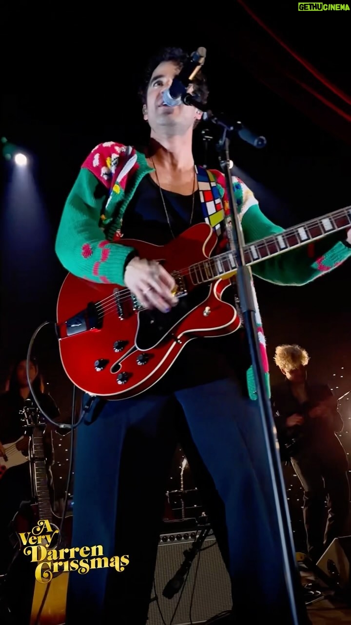 Darren Criss Instagram - Itβs been VERY merry & QUITE bright β¨ Tonight marks the halfway point of A Very Darren Crissmas Tour β23 π Two weeks in, two weeks to go! Ho Ho Ho! π
πΌ