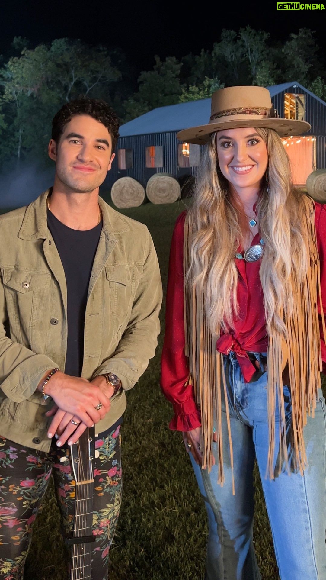 Darren Criss Instagram - Now weβre in the mood to get drunk on Christmas! πΎ ππ#CMTCampfireSessions @darrencriss @laineywilsonmusic