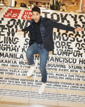 Darren Criss Instagram - ユニクロはすごいです ‼️ Check me celebrating #LifeWearDay @uniqlo with some timeless threads for the season. Stop by the @uniqlousa store on 5th Ave NYC to see the collection come to life. #Uniqlo2022FW #UniqloPartner