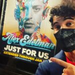 Darren Criss Instagram – Happy Monday. HUGE NY THEATER RECOMMENDATION ALERT: a long overdue shouting the praises of my buddy Alex Edelman, who has a SUPERB one-man show going on right now called “JUST FOR US” at the Cherry Lane Theater, EVERY NIGHT (except Sunday) until 2/19. So you’ve got THREE WEEKS LEFT to get tickets at http://JustForUsShow.com
Alex hilariously threads the very tricky needle between compassion and criticism, drawing fabric from his own life’s unique tapestry of jewish pedagogy, and manages to create a singular performance that showcases not only his chops as a stand-up comic, but more importantly, his aptitude for pathos. Looking forward to seeing #JustForUs on Broadway one day… and I’ve already seen it twice.
👏 Bravo, Alex! 👏 Cherry Lane Theatre