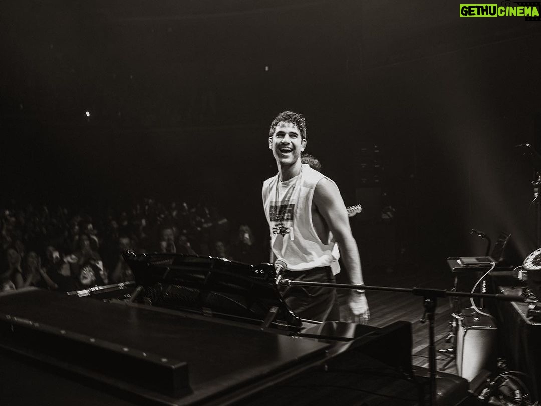Darren Criss Instagram - Thank you for a bloody brilliant time, ๐ RADelaide ๐, ๐ค yes-we-f*kn CANberra๐ค, ๐ช Melbourne MAGIC ๐ช , ๐ฎ ยก Holy Hobart ! ๐ฎ , ๐ Superfox Sydney ๐ - Thank you for a bloody brilliant time. Left three weeks ago but still reeling. Y'all are a whole lotta BEEYOOTIFUL and I can't wait to come back to ๐ฆ๐บ soon!