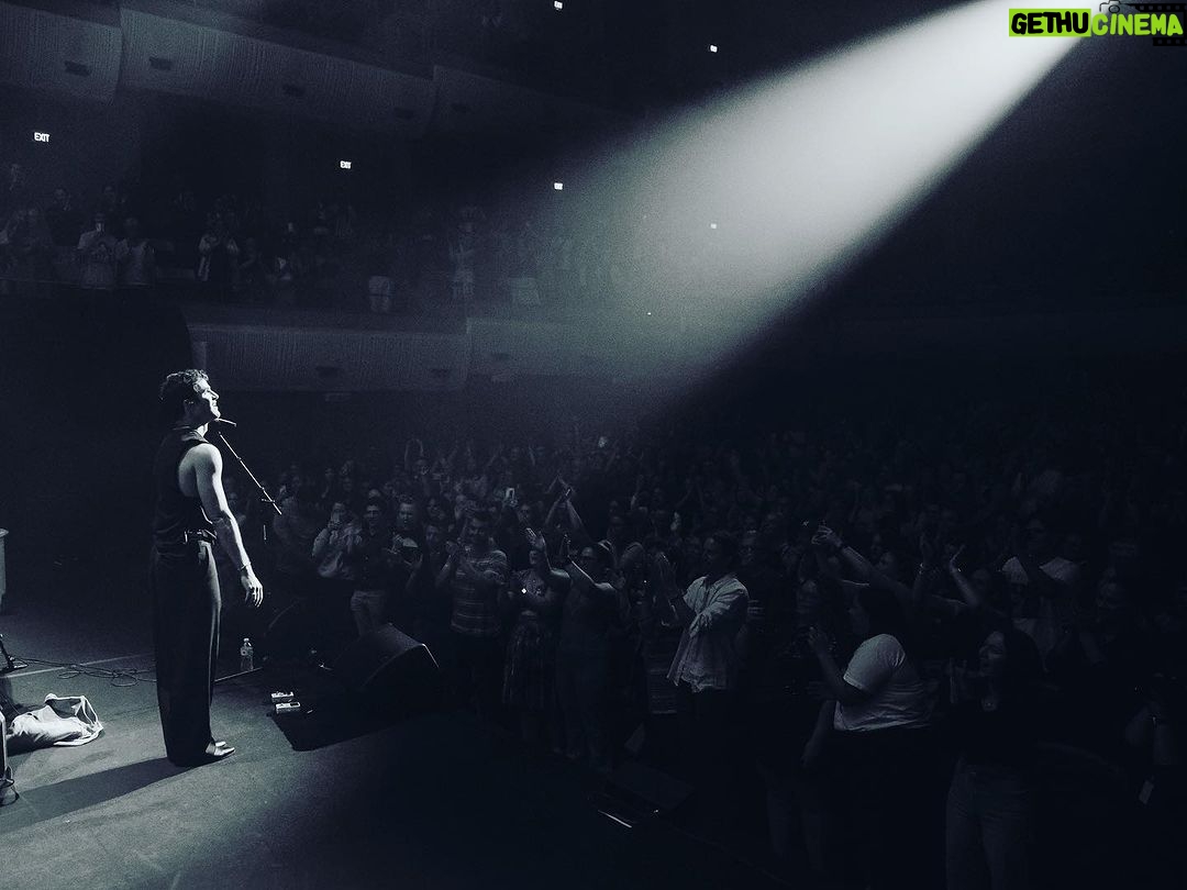 Darren Criss Instagram - Thank you for a bloody brilliant time, ๐ RADelaide ๐, ๐ค yes-we-f*kn CANberra๐ค, ๐ช Melbourne MAGIC ๐ช , ๐ฎ ยก Holy Hobart ! ๐ฎ , ๐ Superfox Sydney ๐ - Thank you for a bloody brilliant time. Left three weeks ago but still reeling. Y'all are a whole lotta BEEYOOTIFUL and I can't wait to come back to ๐ฆ๐บ soon!